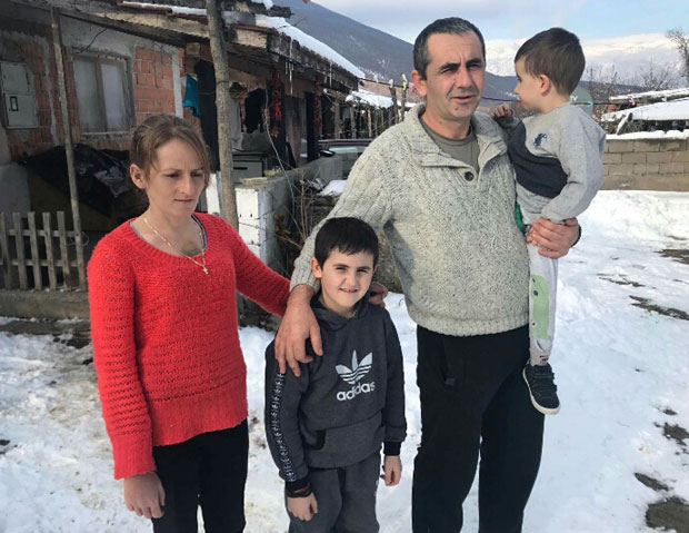 Помоћ за три породице са КиМ